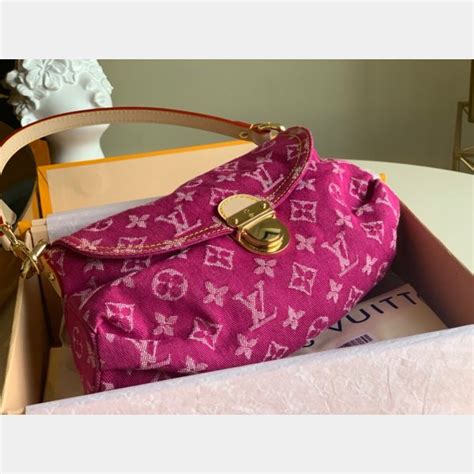 donne con borse louis vuitton|borse louis vuitton repliche perfette.